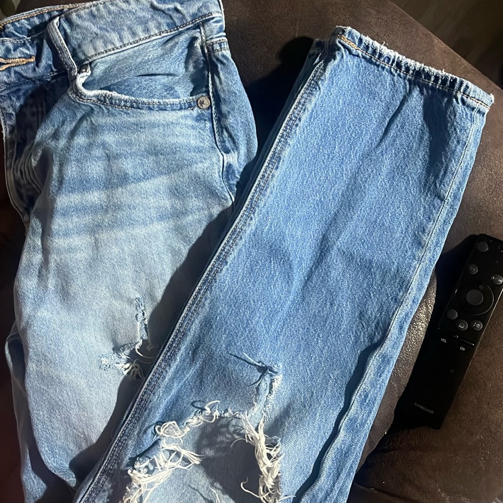 American Eagle ripped Tomgirl jeans